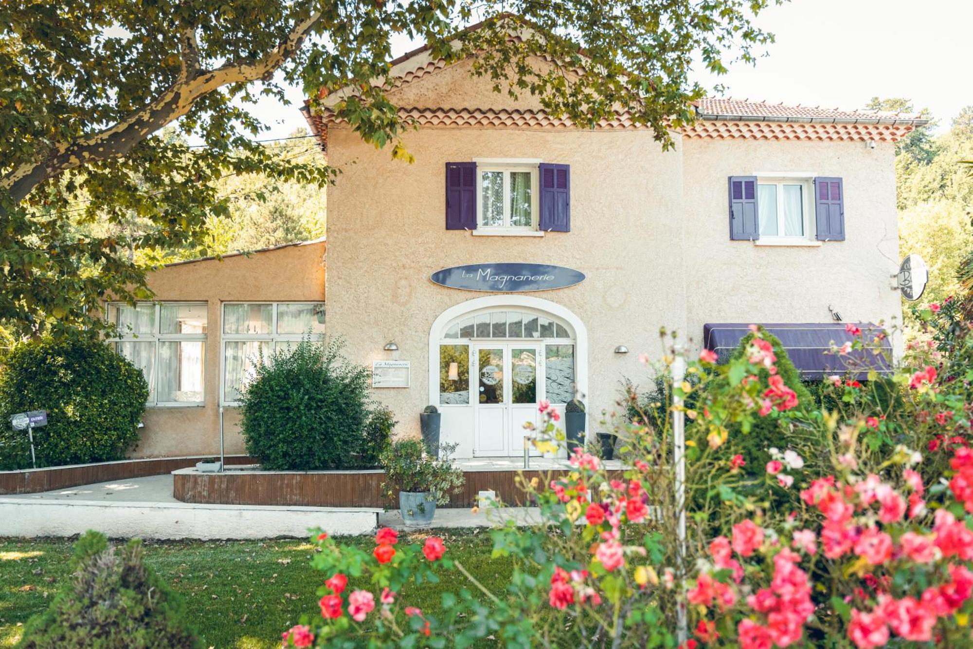 Logis Hotel La Magnanerie - Cote Bistro Aubignosc Exterior photo